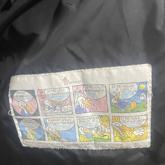 Moncler women’s puffer jacket - Picture 11 of 16